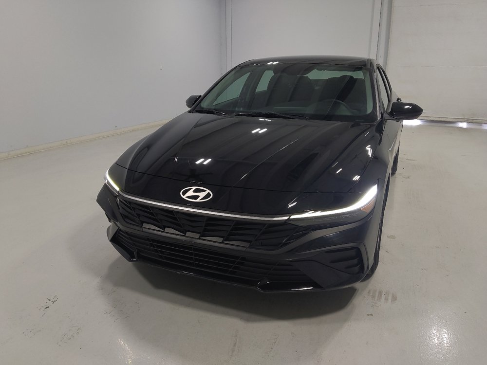 Used 2025 Hyundai Elantra SE FWD image 15