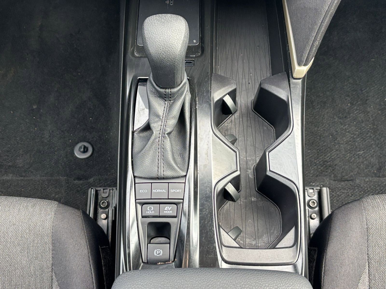 Used 2025 Toyota Camry LE image 37