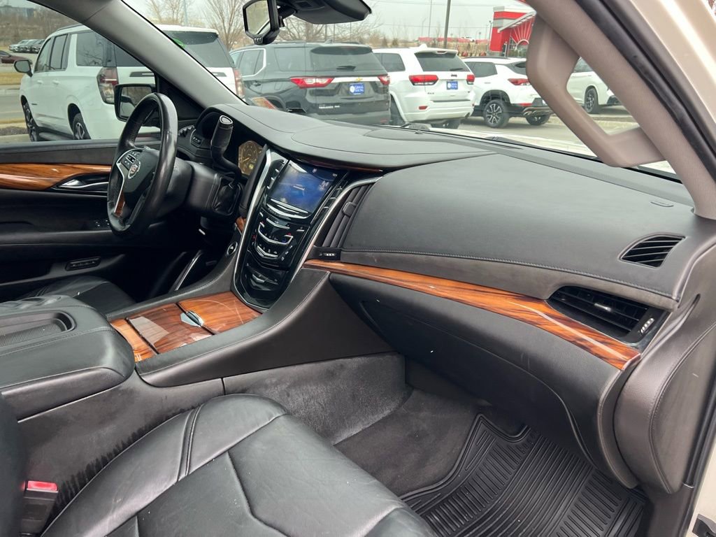 Used 2015 Cadillac Escalade Premium image 32