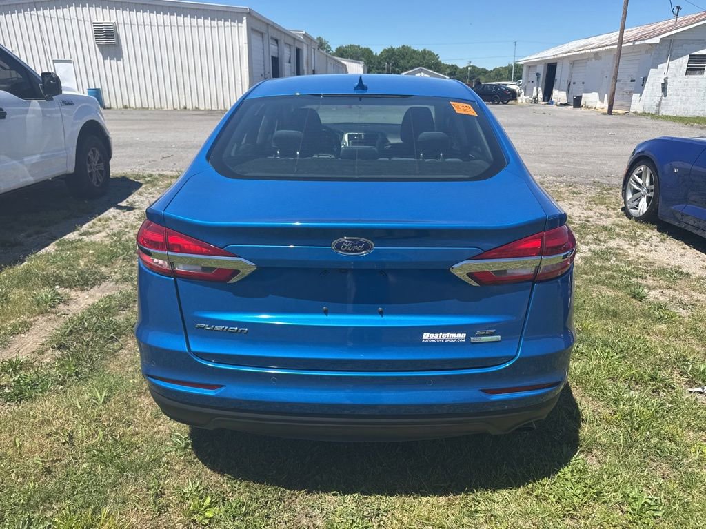 Used 2019 Ford Fusion SE FWD image 4
