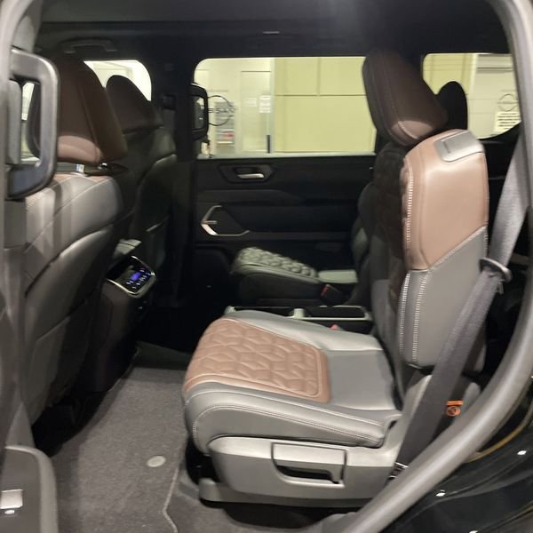 Used 2025 Nissan Armada Platinum image 25