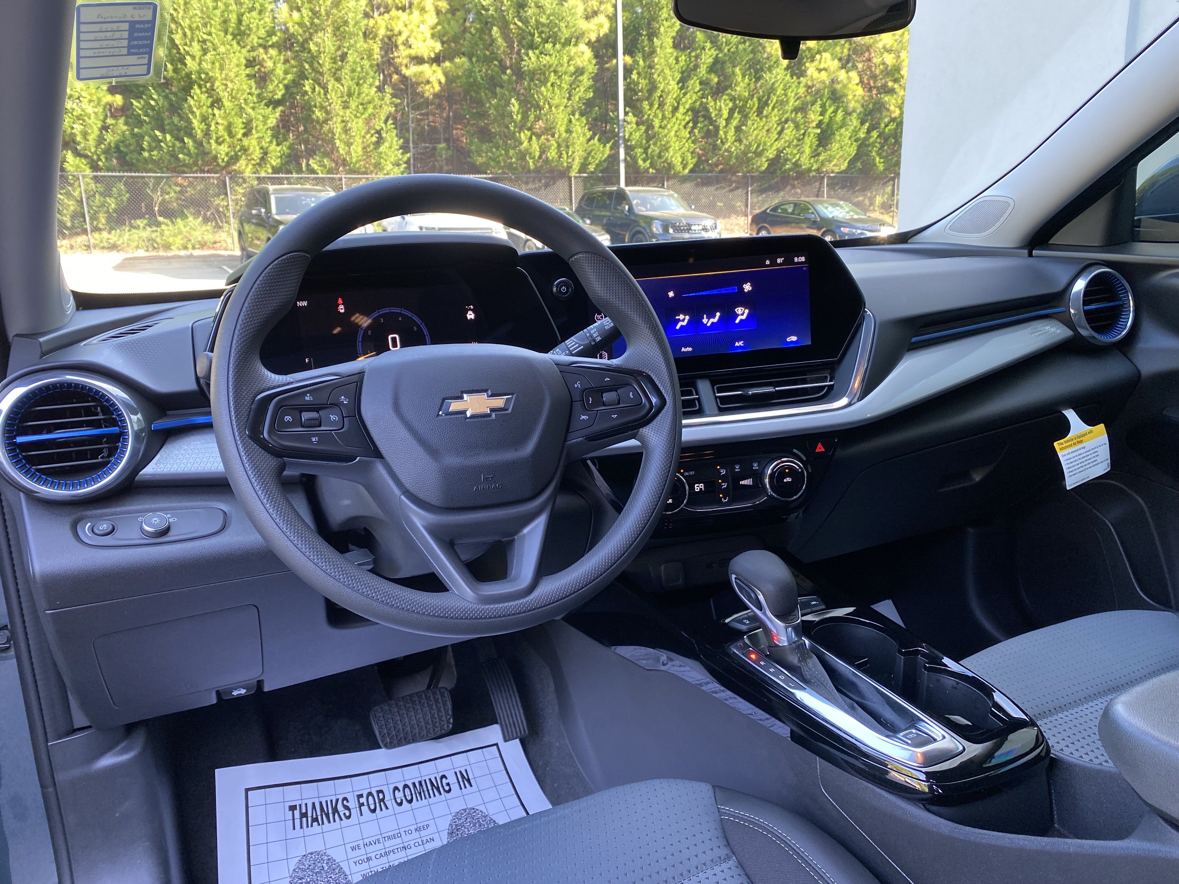 Used 2026 Chevrolet Trax LT w/ LPO, Blackout Package FWD image 32