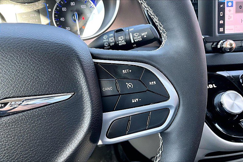 Used 2023 Chrysler Voyager LX FWD image 12