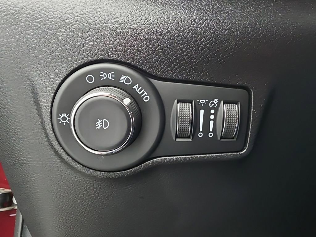 Used 2022 Jeep Compass Limited AWD/4WD image 23