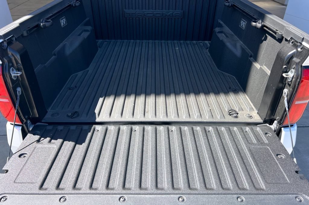 Certified 2025 Toyota Tacoma SR5 AWD/4WD image 18