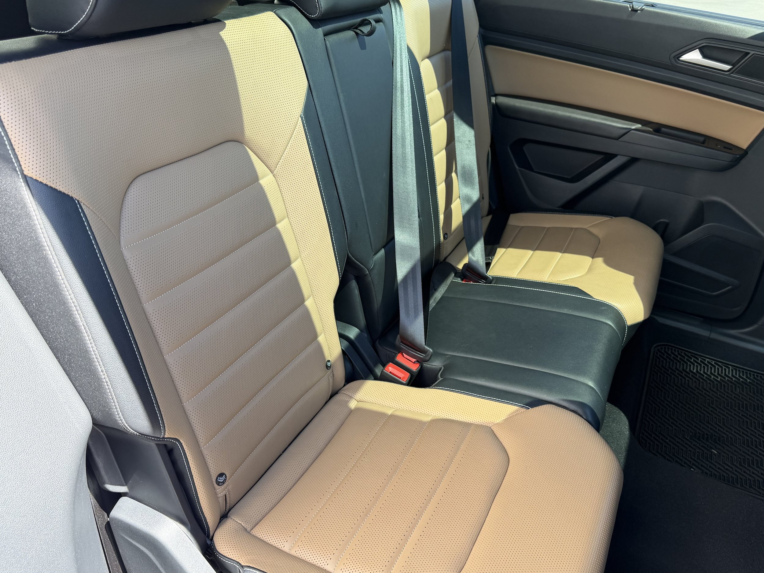 Used 2020 Volkswagen Atlas Cross Sport SEL Premium R-Line AWD/4WD image 33
