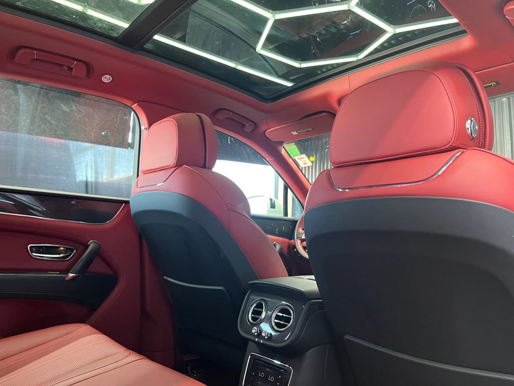 Used 2020 Bentley Bentayga AWD/4WD image 31