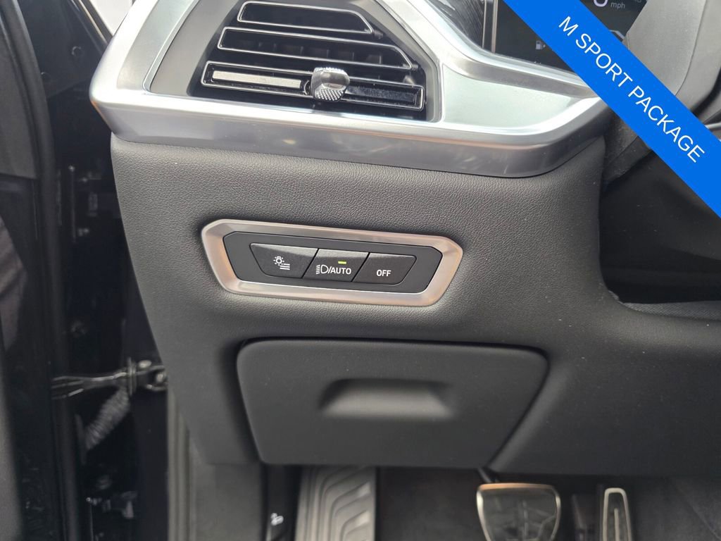 Used 2025 BMW X7 xDrive40i w/ M Sport Package image 27