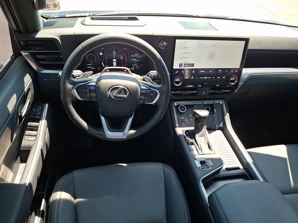 Used 2025 Lexus GX 550 w/ Accessory Package (2T) AWD/4WD image 2