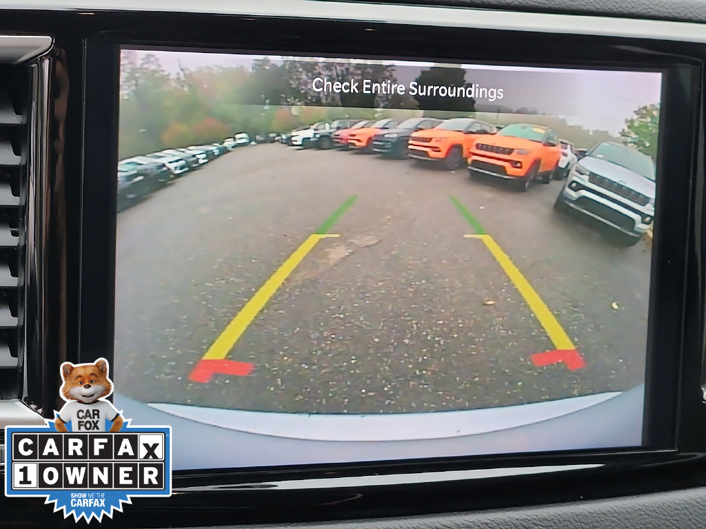 Used 2024 Chrysler Pacifica Touring-L FWD image 18