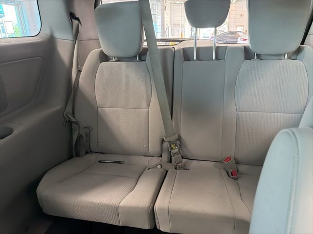 Used 2020 Kia Sedona L image 26