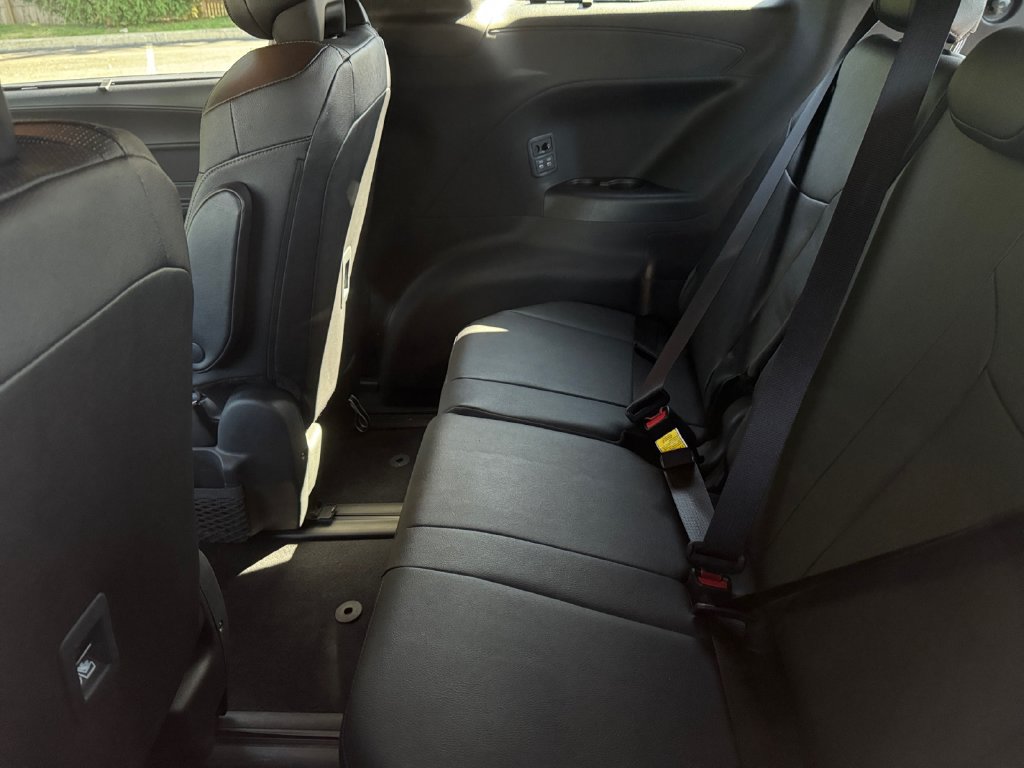 Used 2026 Toyota Sienna Platinum AWD/4WD image 18
