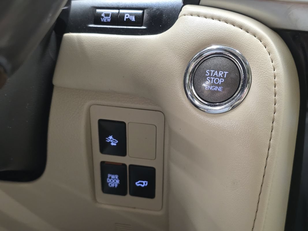 Used 2017 Lexus LX 570 4WD w/ Luxury Package image 34
