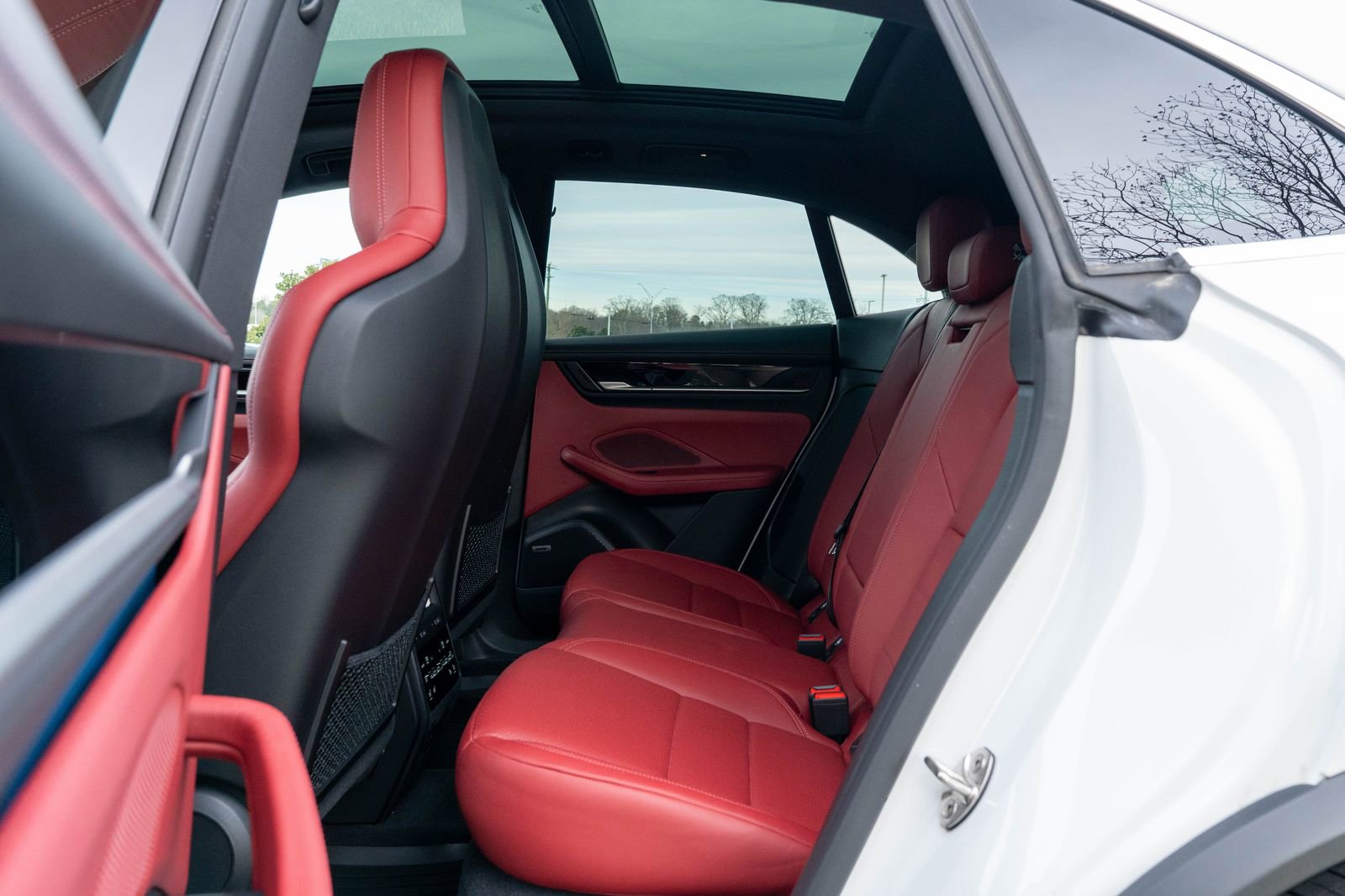 Certified 2025 Porsche Macan 4S Electric image 32