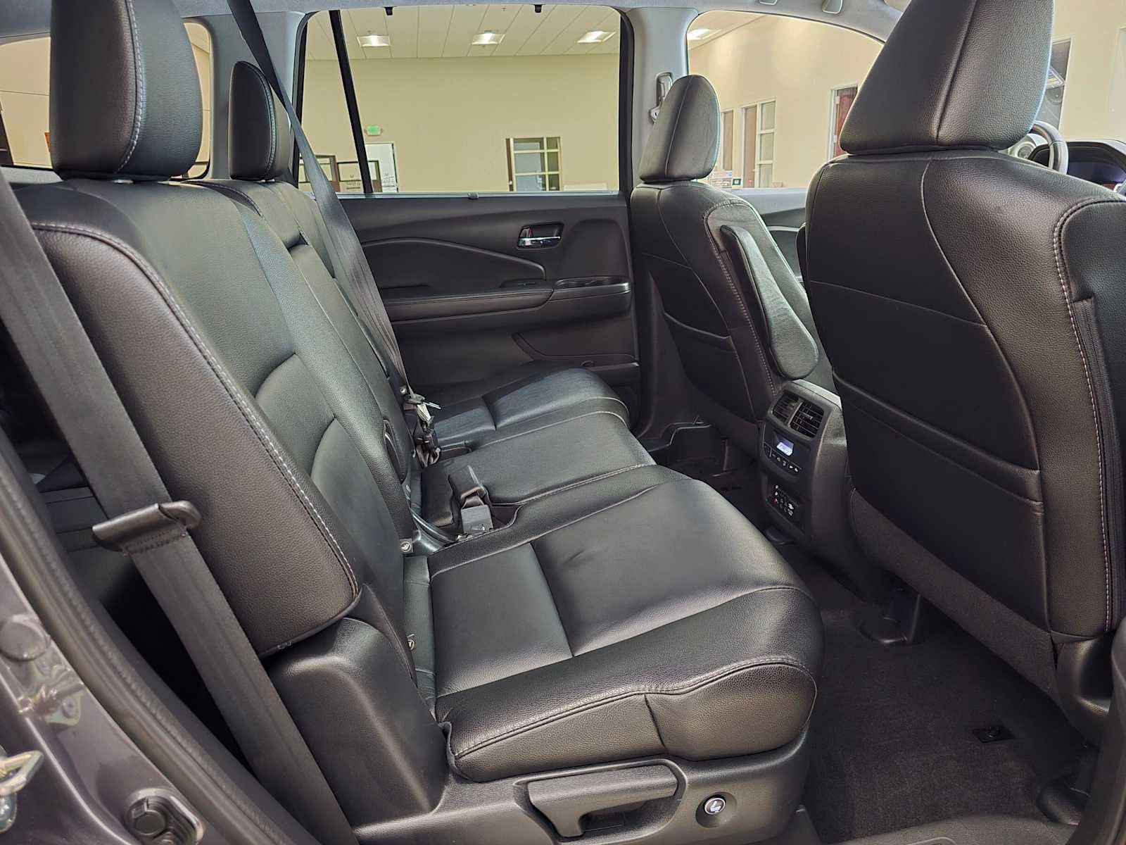 Used 2017 Honda Pilot Touring image 27