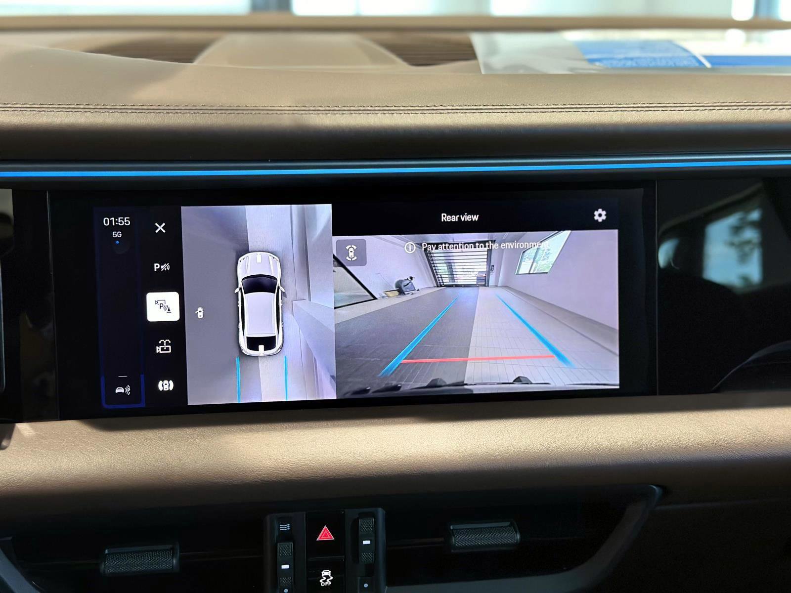 New 2024 Porsche Macan 4 Electric image 24