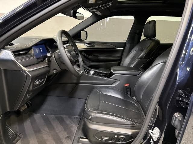 Used 2023 Jeep Grand Cherokee L Overland AWD/4WD image 12