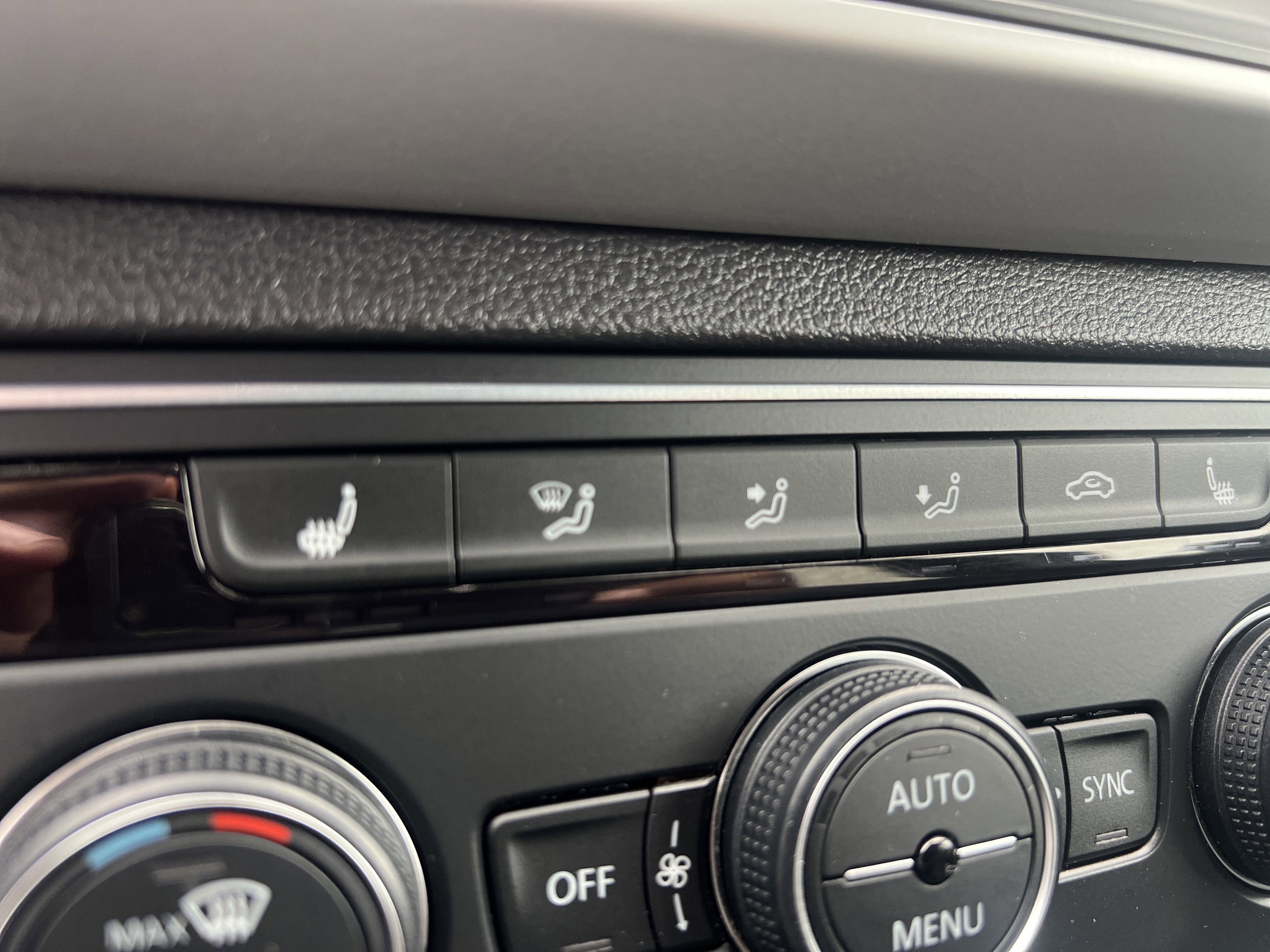 Used 2021 Volkswagen Atlas Cross Sport SE image 21