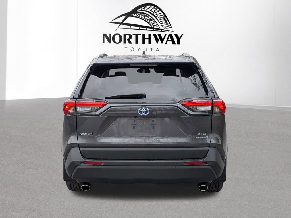 Used 2022 Toyota RAV4 XLE Premium AWD/4WD image 5