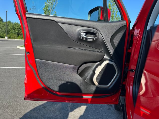 Used 2015 Jeep Renegade Latitude w/ Trailer Tow Group AWD/4WD image 13