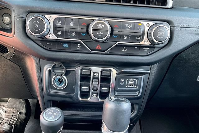 Used 2024 Jeep Wrangler Unlimited Sahara AWD/4WD image 16