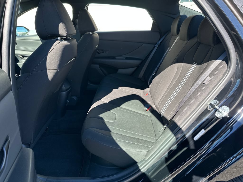 Certified 2025 Hyundai Elantra SEL FWD image 15