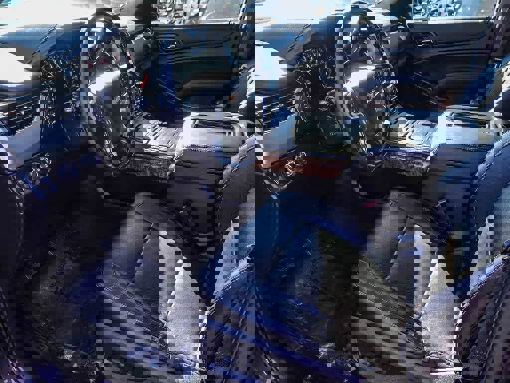 Used 2015 Chevrolet Suburban LTZ image 16