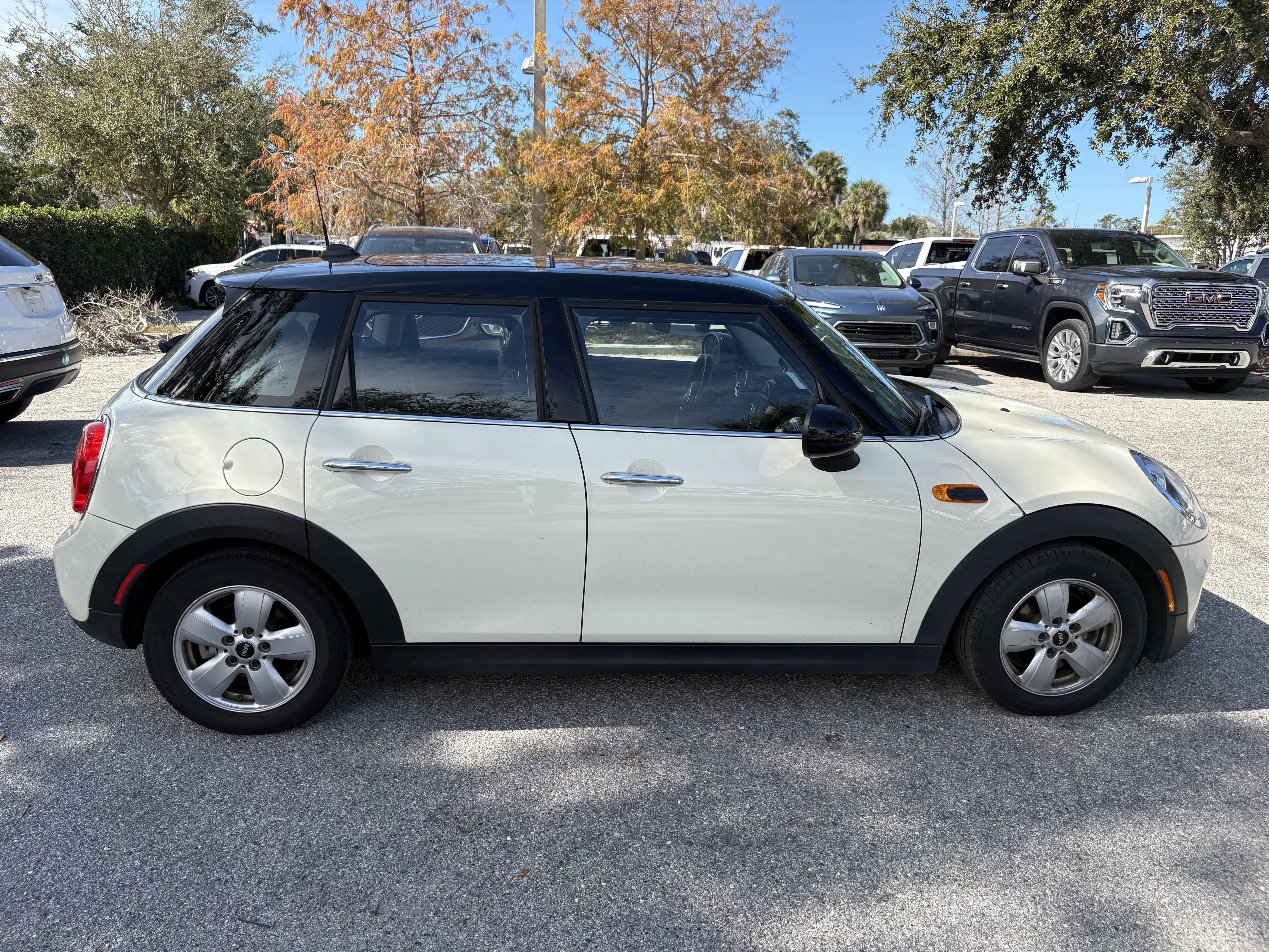 Used 2018 MINI Cooper 4-Door Hardtop image 8