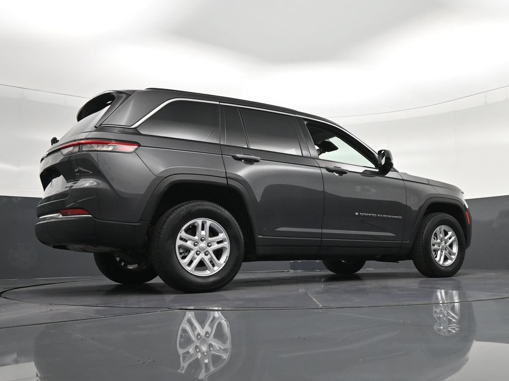 Used 2023 Jeep Grand Cherokee Laredo RWD image 29