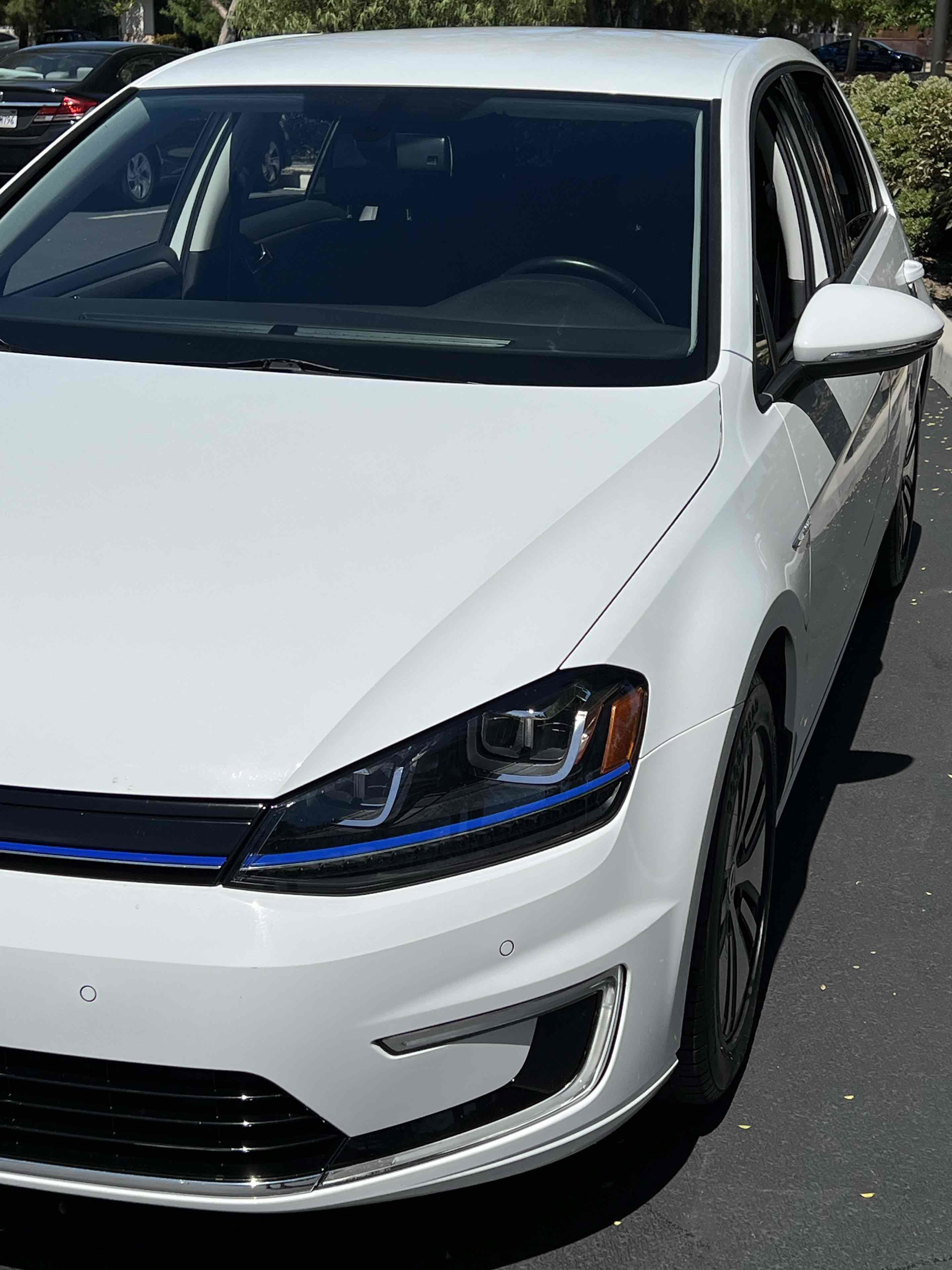 Used 2015 Volkswagen e-Golf SEL Premium FWD image 38