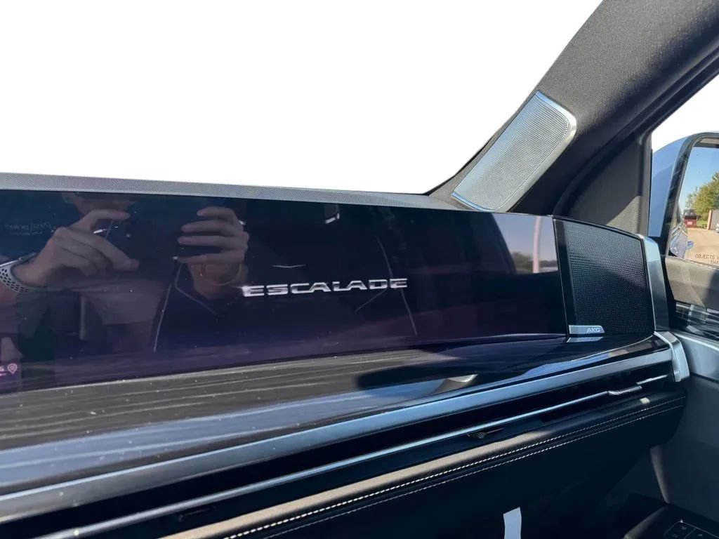 New 2026 Cadillac Escalade ESV Sport w/ Touring Package AWD/4WD image 31