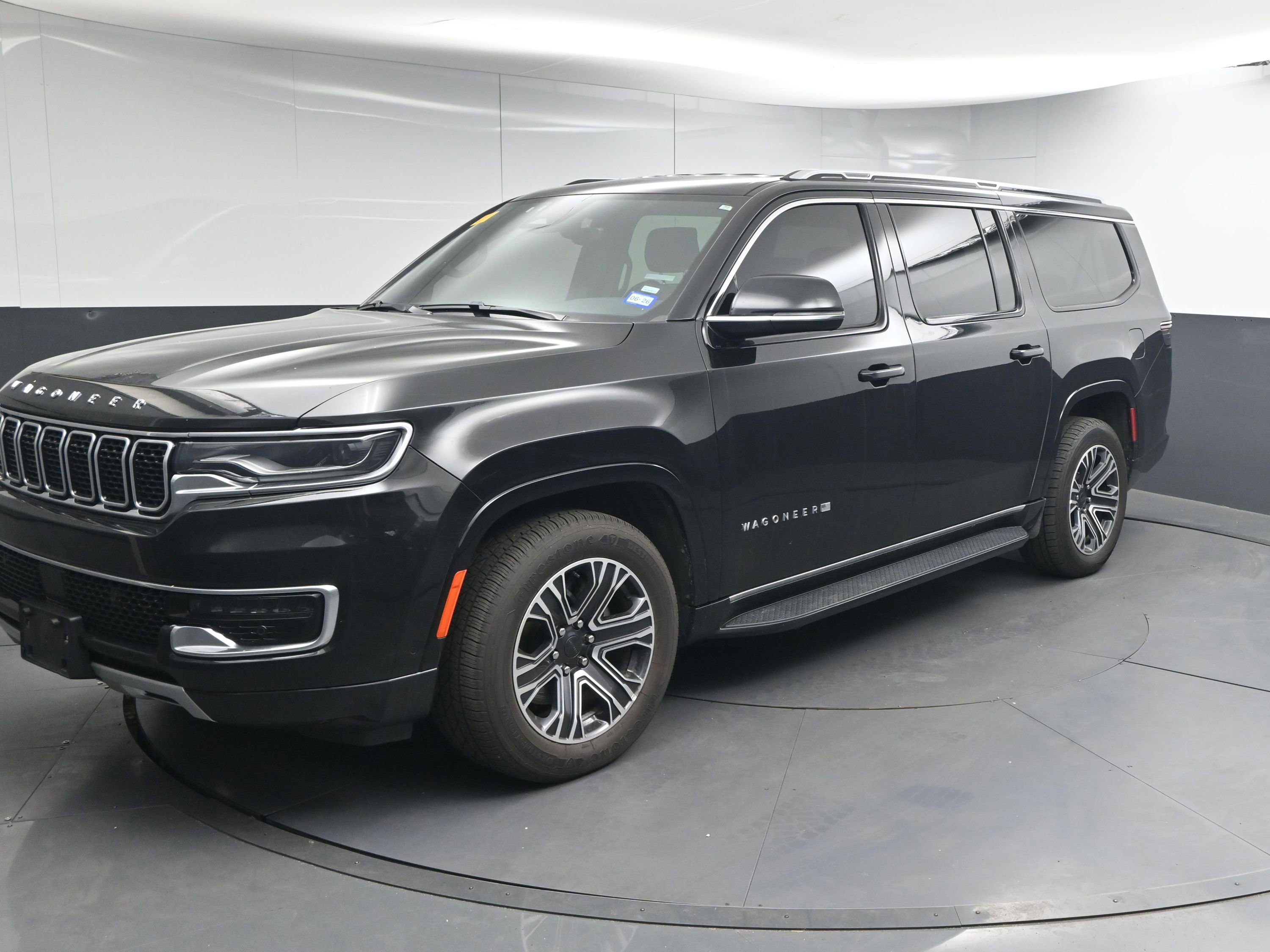 Used 2024 Jeep Wagoneer L Series II w/ Flexible Seating Group image 4