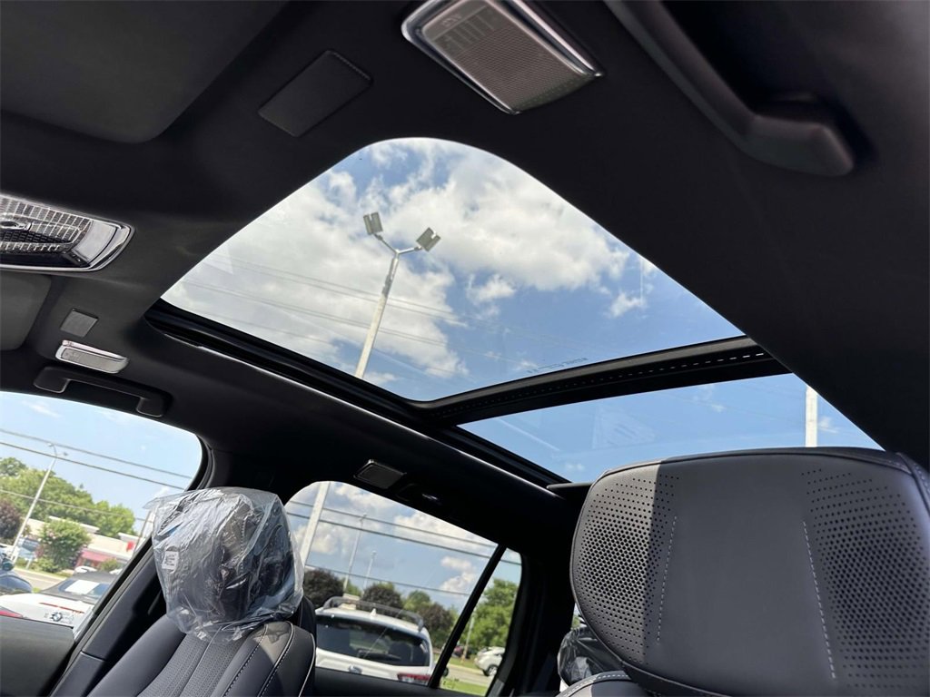 New 2026 Cadillac Vistiq Sport image 17