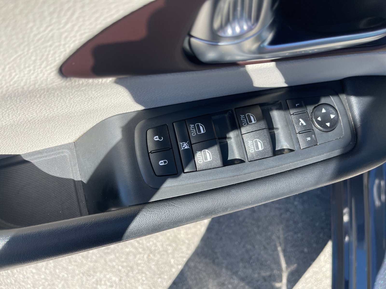 Used 2020 Chrysler Pacifica Limited FWD image 12