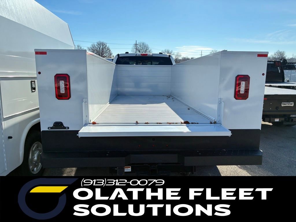 New 2026 Ford F550 4x4 Crew Cab image 5
