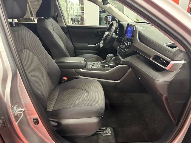 Used 2023 Toyota Highlander L AWD/4WD image 16