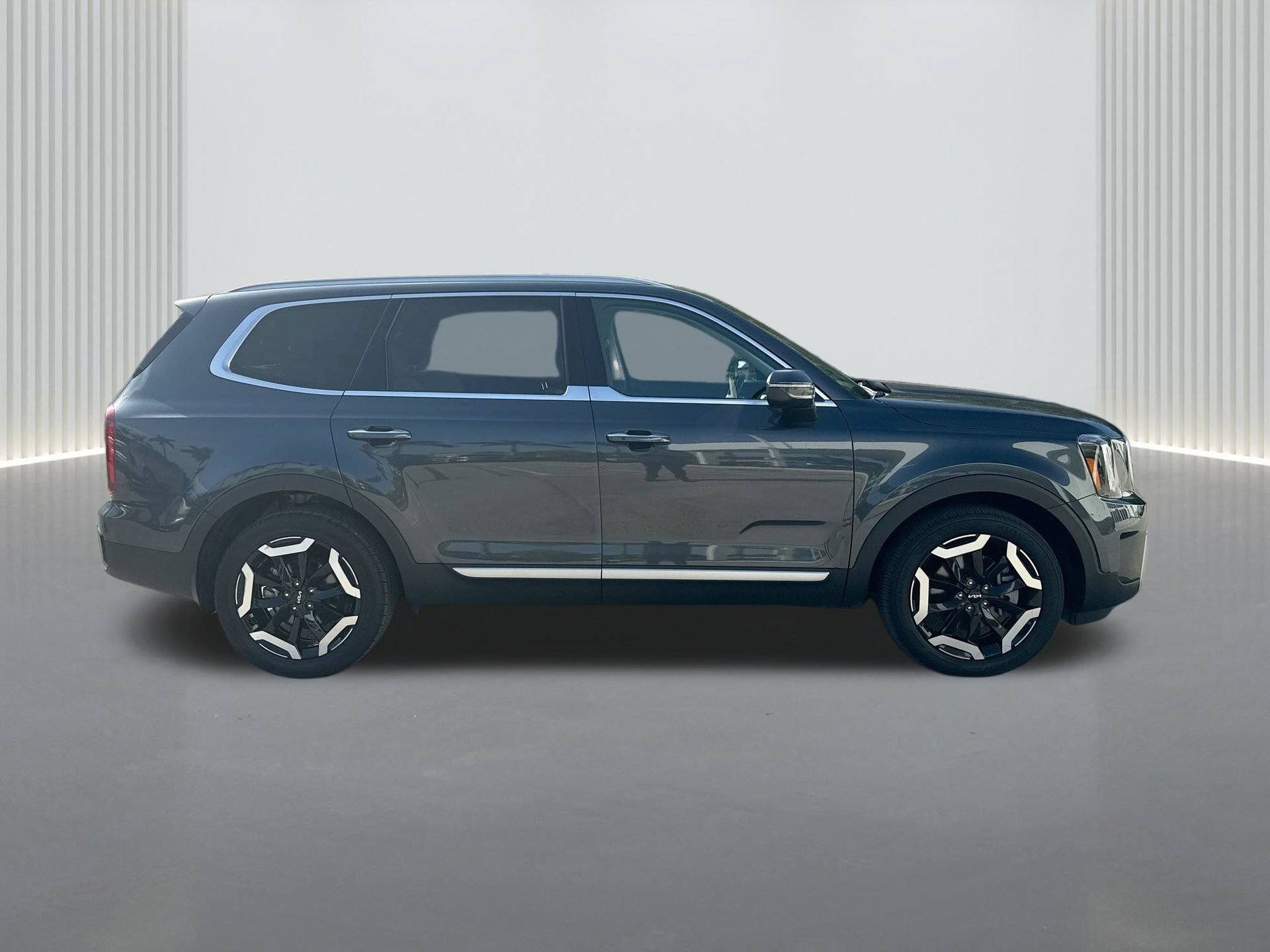 Used 2024 Kia Telluride S w/ S Sunroof Package FWD image 6