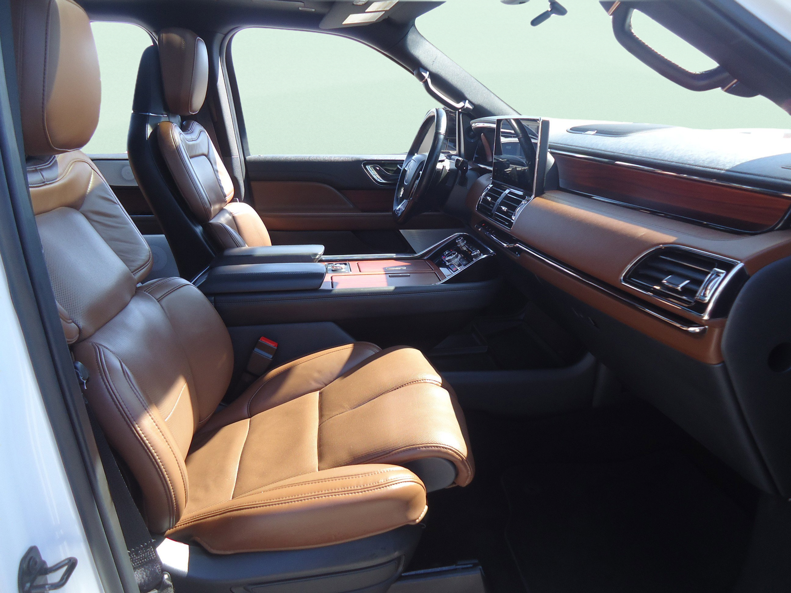 Certified 2024 Lincoln Navigator L Reserve AWD/4WD image 31
