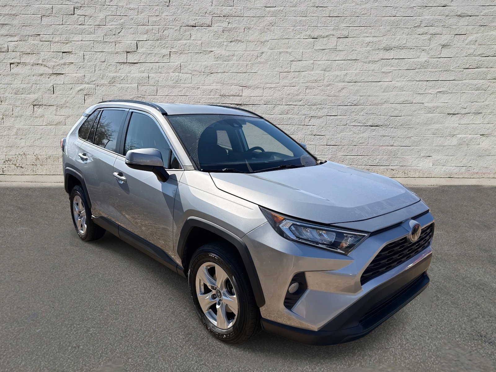 Used 2020 Toyota RAV4 XLE image 3