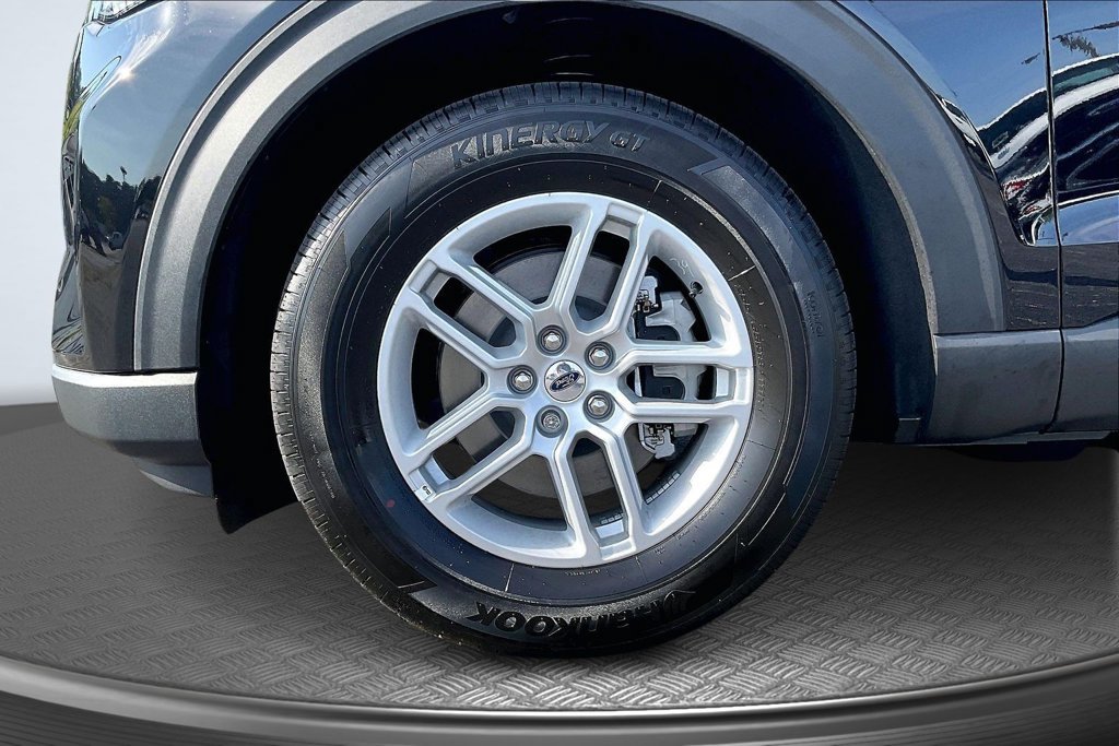New 2026 Ford Explorer Active RWD image 13