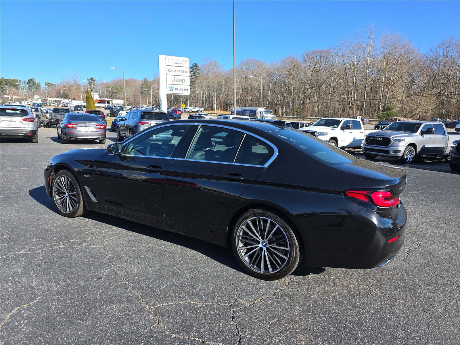 Used 2023 BMW 530e xDrive w/ Premium Package image 5