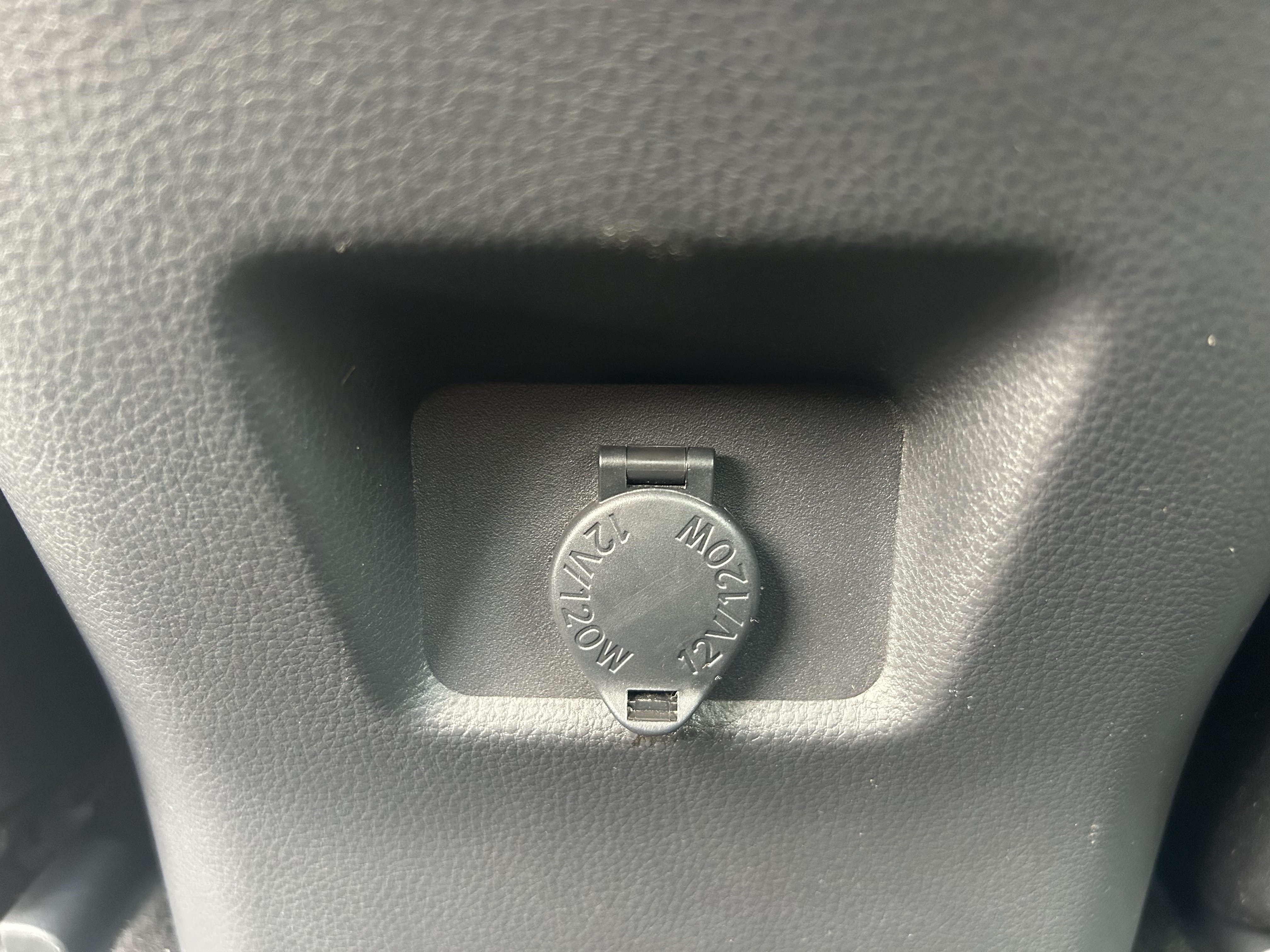Used 2019 Toyota RAV4 LE AWD/4WD image 19