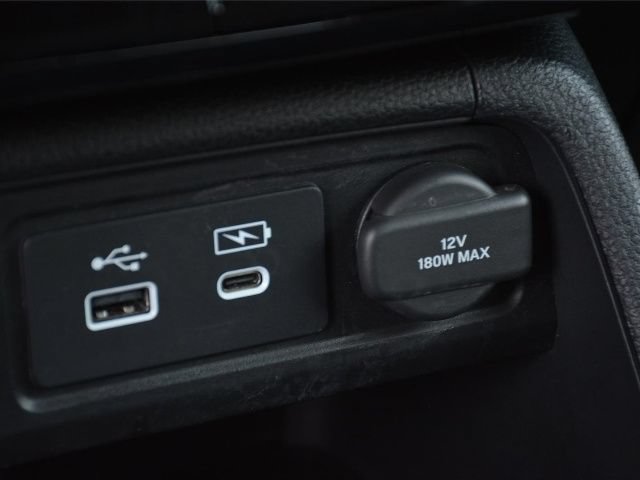 Used 2025 Honda Pilot Sport image 32