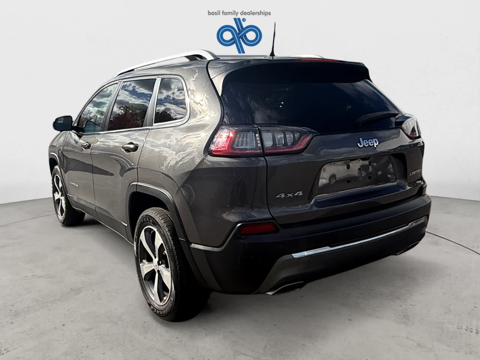 Used 2019 Jeep Cherokee Limited AWD/4WD image 4
