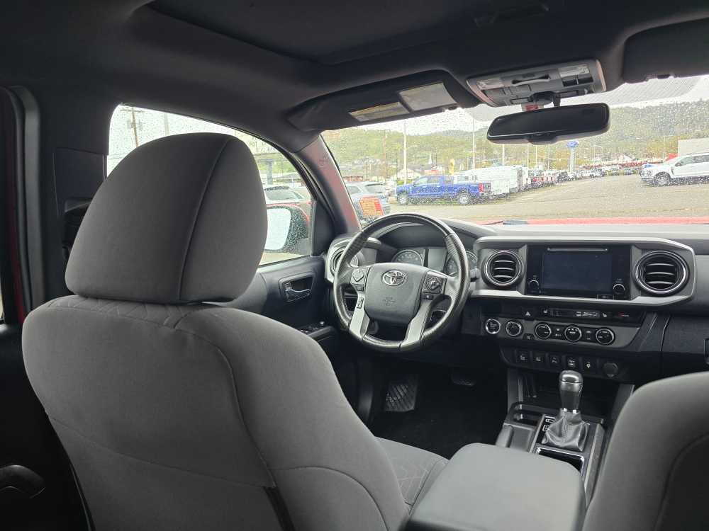 Used 2016 Toyota Tacoma TRD Off-Road w/ Premium & Technology Package image 10