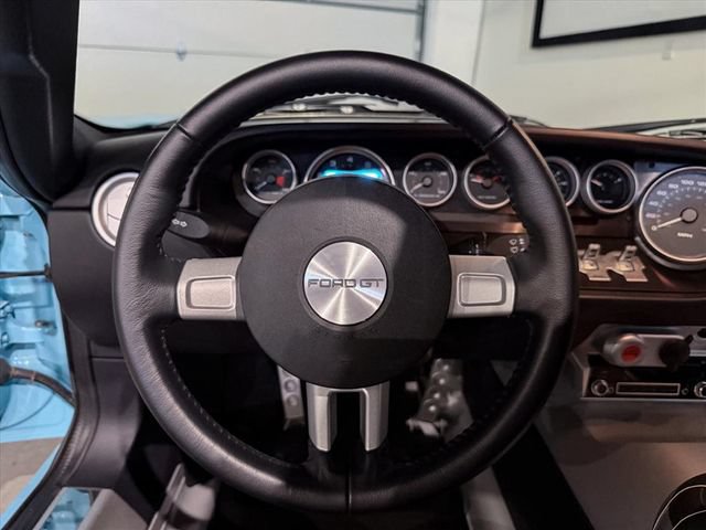 Used 2006 Ford GT RWD image 26