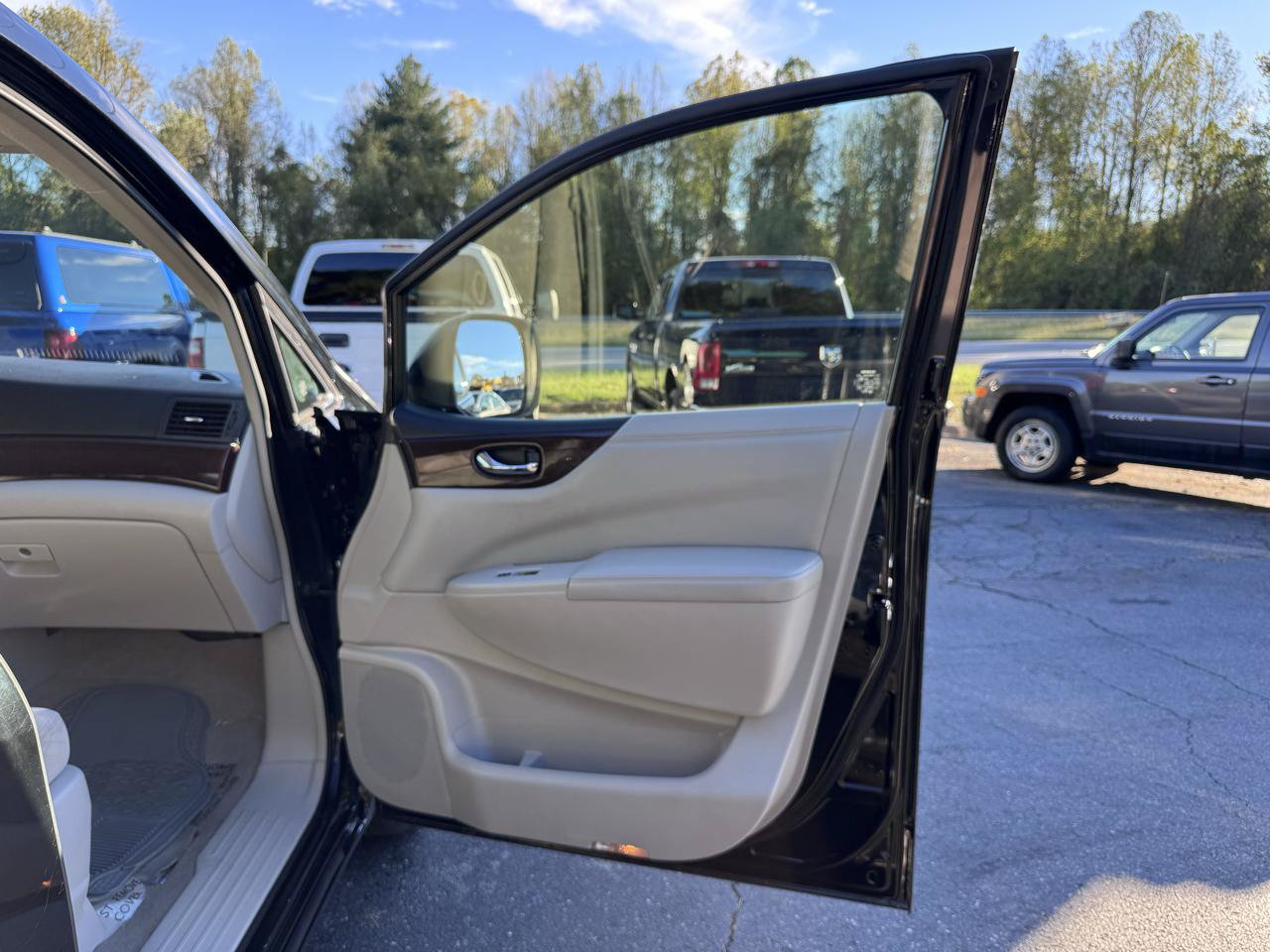 Used 2017 Nissan Quest SV FWD image 13