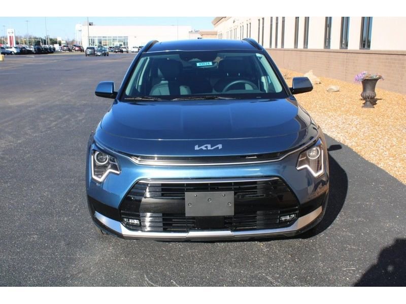 Used 2025 Kia Niro EX Touring image 9