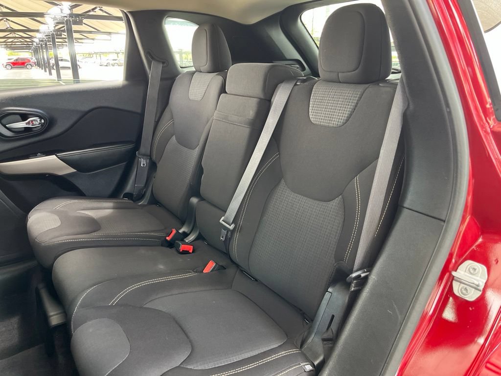 Used 2017 Jeep Cherokee Latitude w/ Safety/Convenience Group AWD/4WD image 26