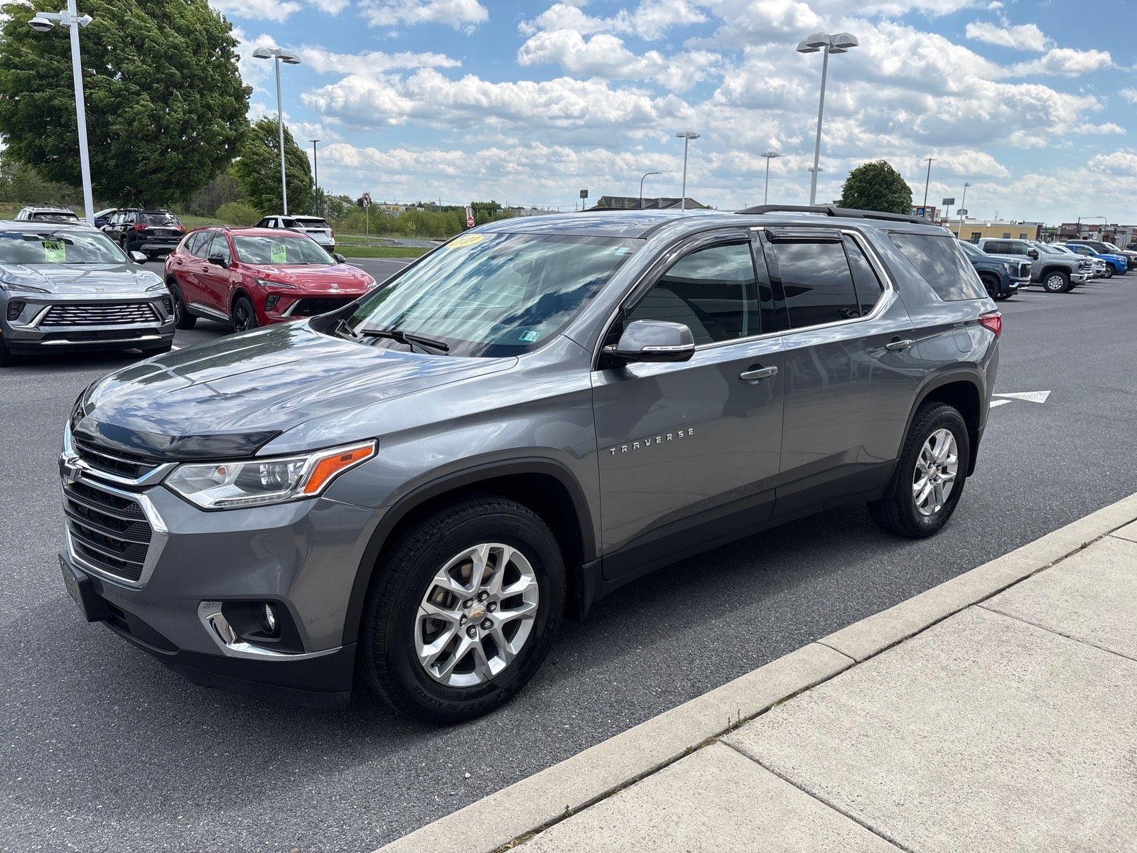 Used 2019 Chevrolet Traverse LT AWD/4WD image 2